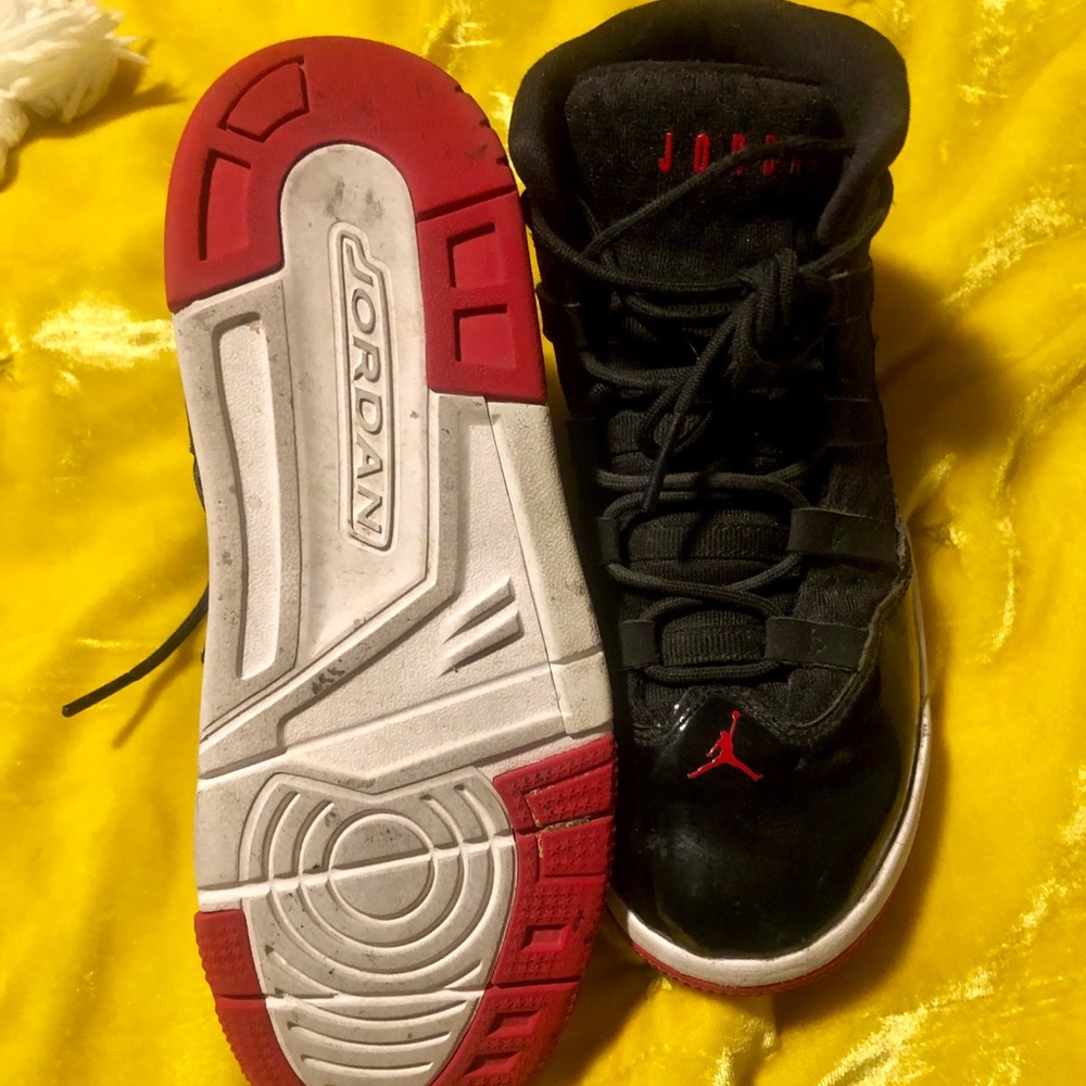 Size 3y Jordan’s - Picture 3 of 5